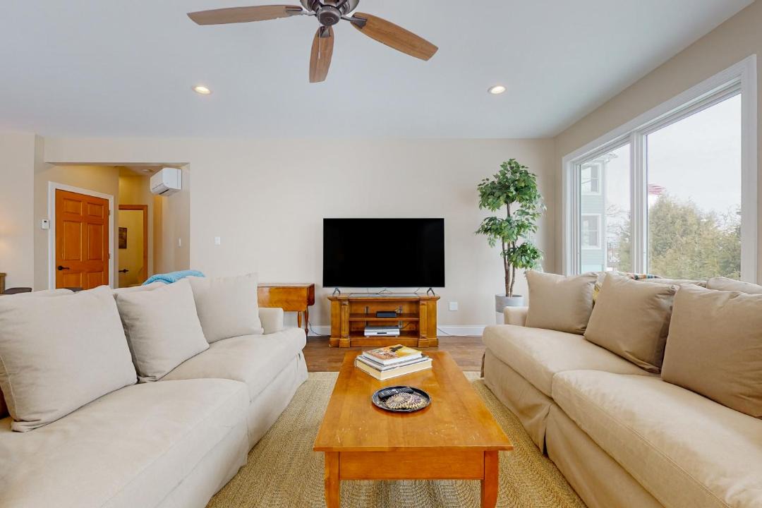 Photo of Livingroom in Malletts Bay