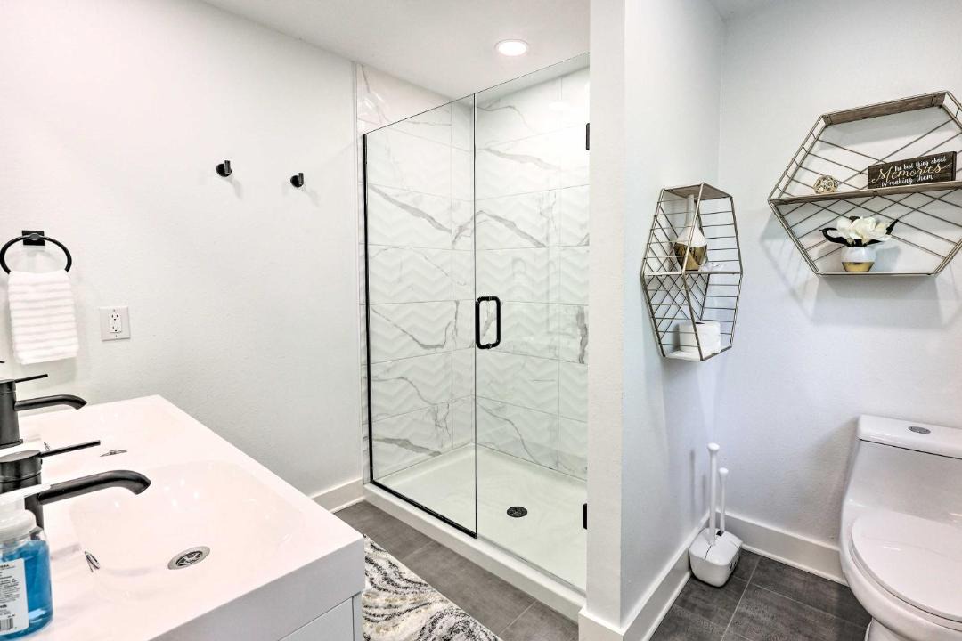Photo of Bathroom in Lake Hamilton