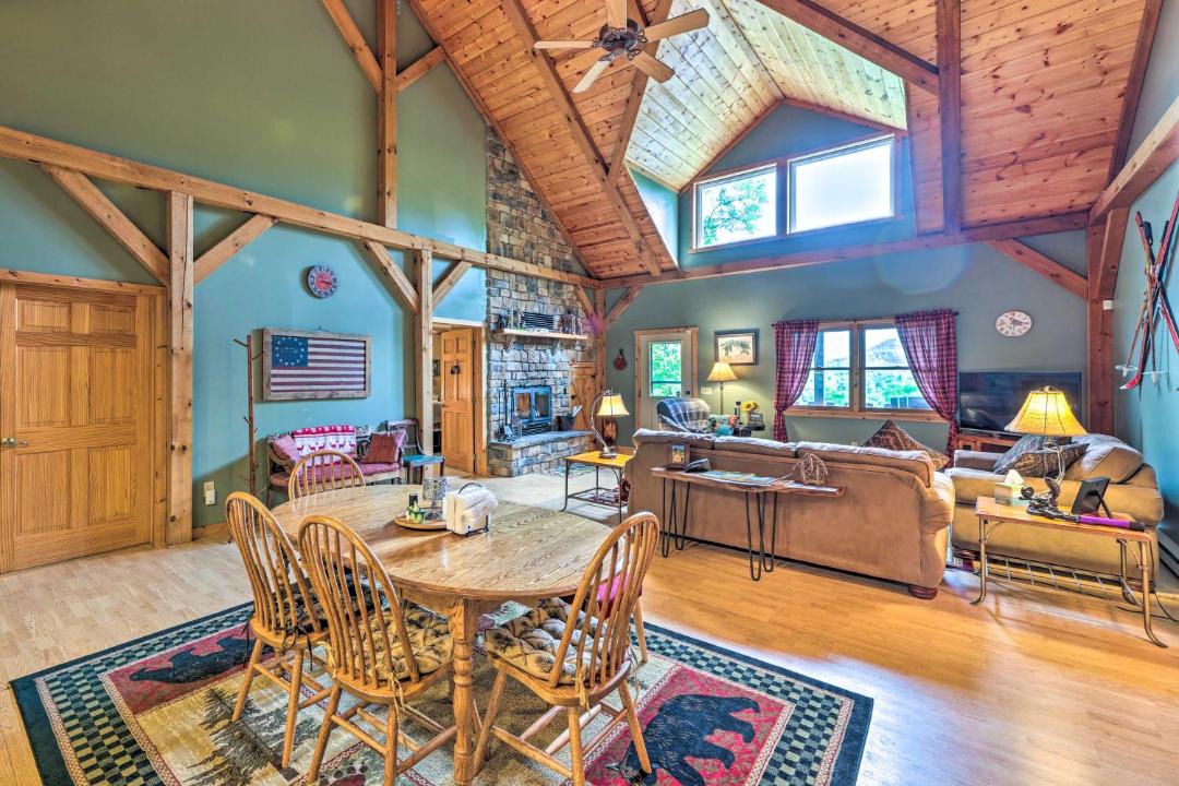 Photo of Livingroom in Slatyfork Farm