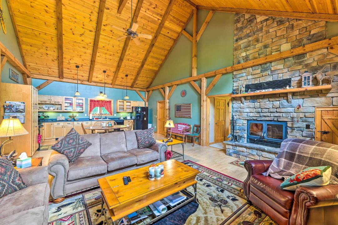 Photo of Livingroom in Slatyfork Farm