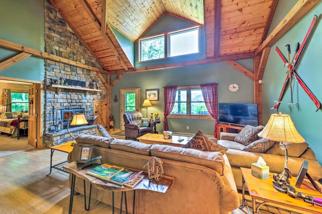 Photo of Livingroom in Slatyfork Farm