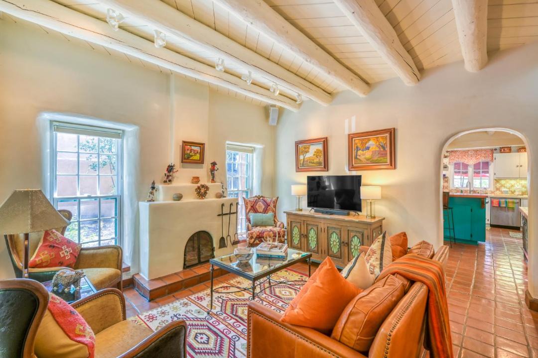 Photo of Livingroom in Historic Eastside