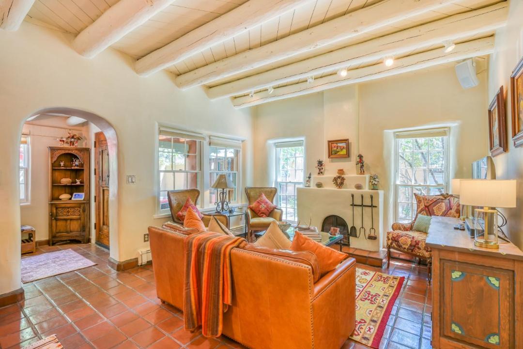 Photo of Livingroom in Historic Eastside
