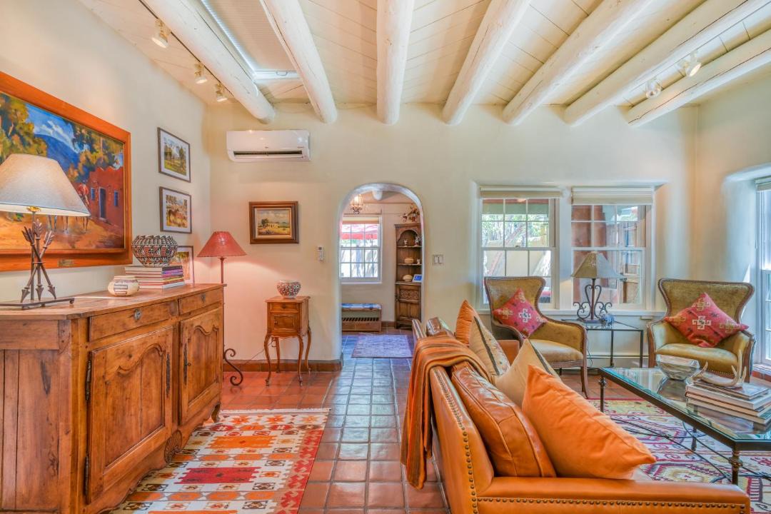 Photo of Livingroom in Historic Eastside