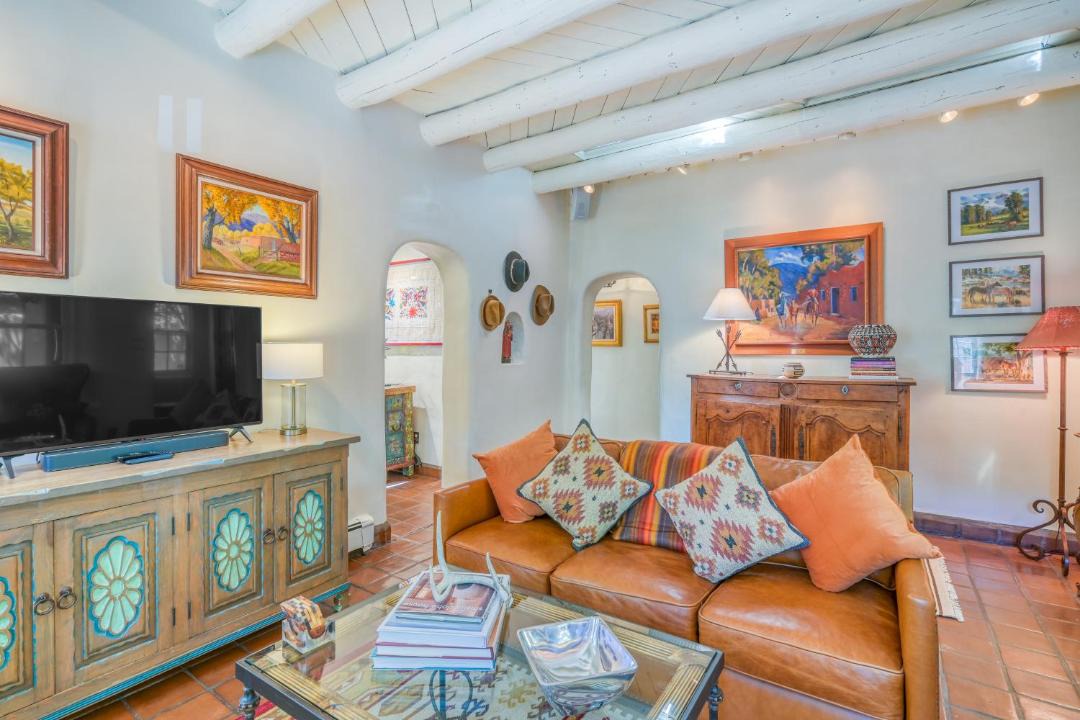 Photo of Livingroom in Historic Eastside