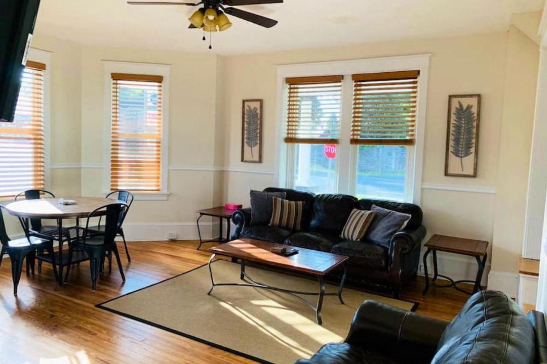 Photo of Livingroom in Halfway