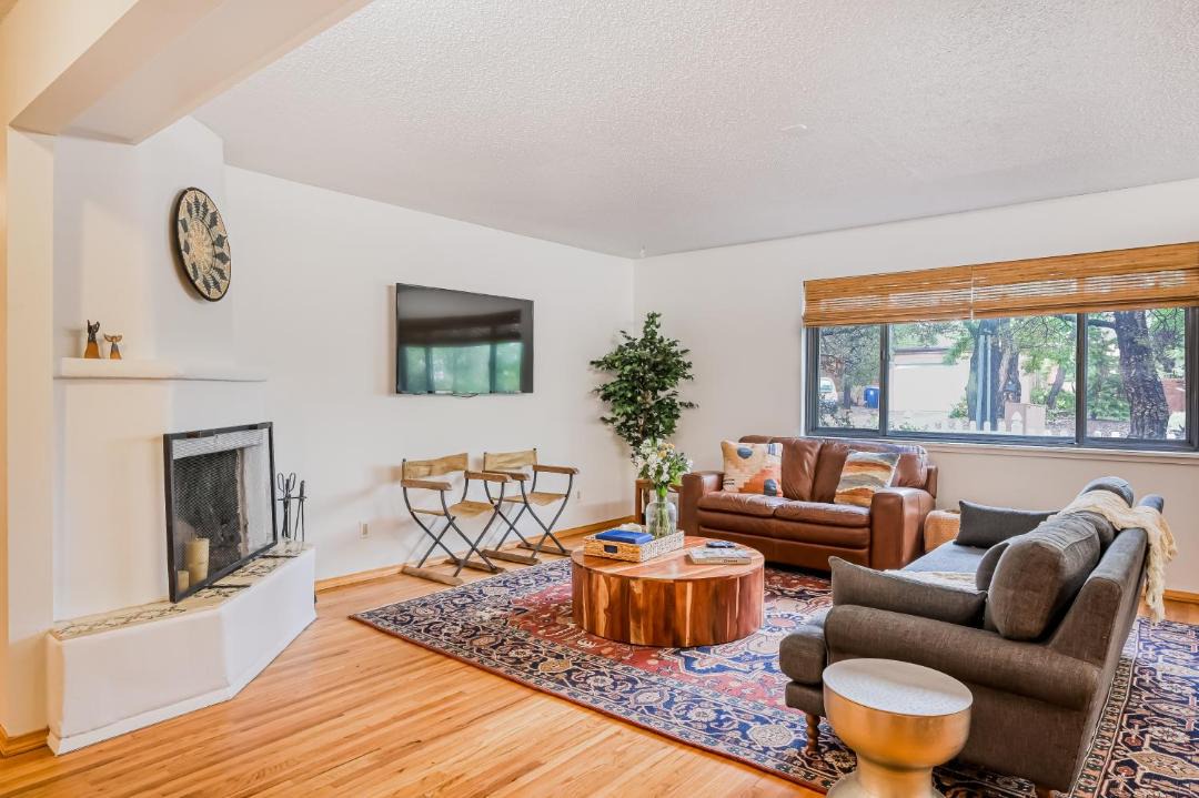 Photo of Livingroom in South Capitol