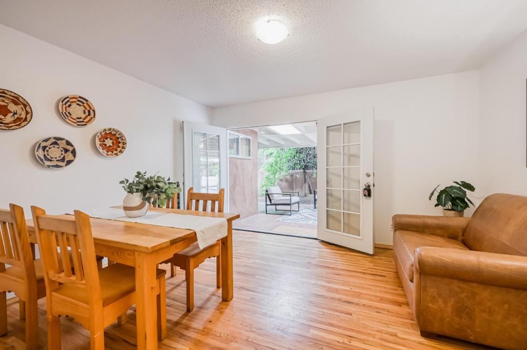 Photo of Livingroom in South Capitol