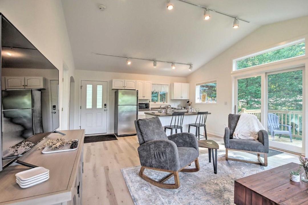 Photo of Livingroom in Jeffersonville