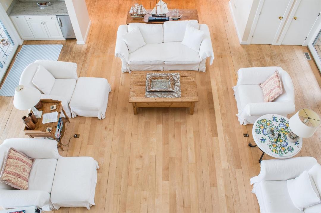 Photo of Livingroom in Grand Beach