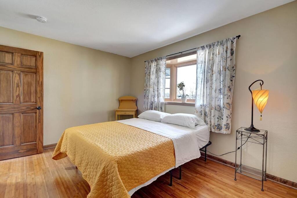 Photo of Bedroom in Browns Lake