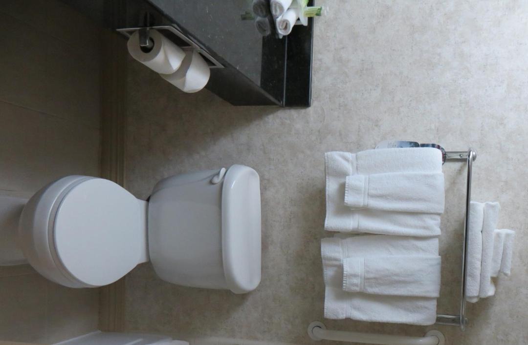 Photo of Bathroom in Raton