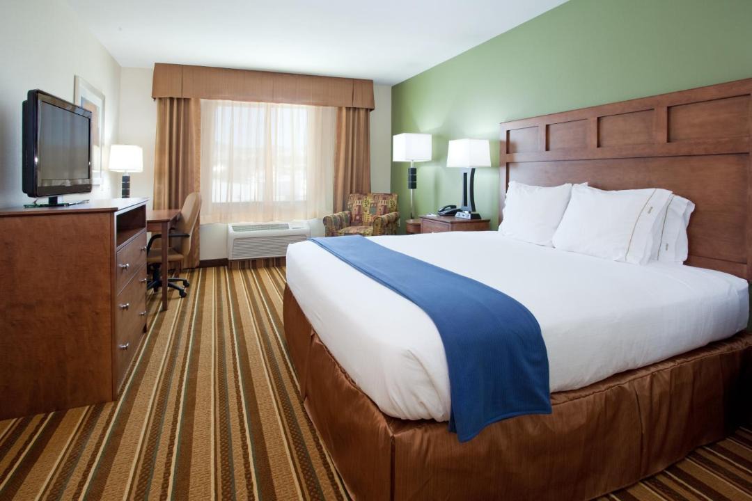 Photo of Bedroom in Los Alamos
