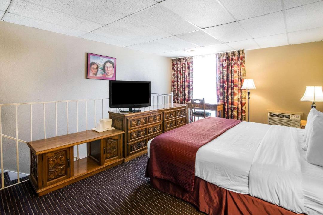 Photo of Bedroom in Taos