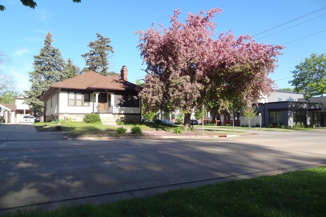 Photo of Buildings in Kutzky Park