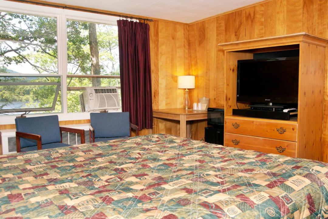Photo of Bedroom in West Lebanon