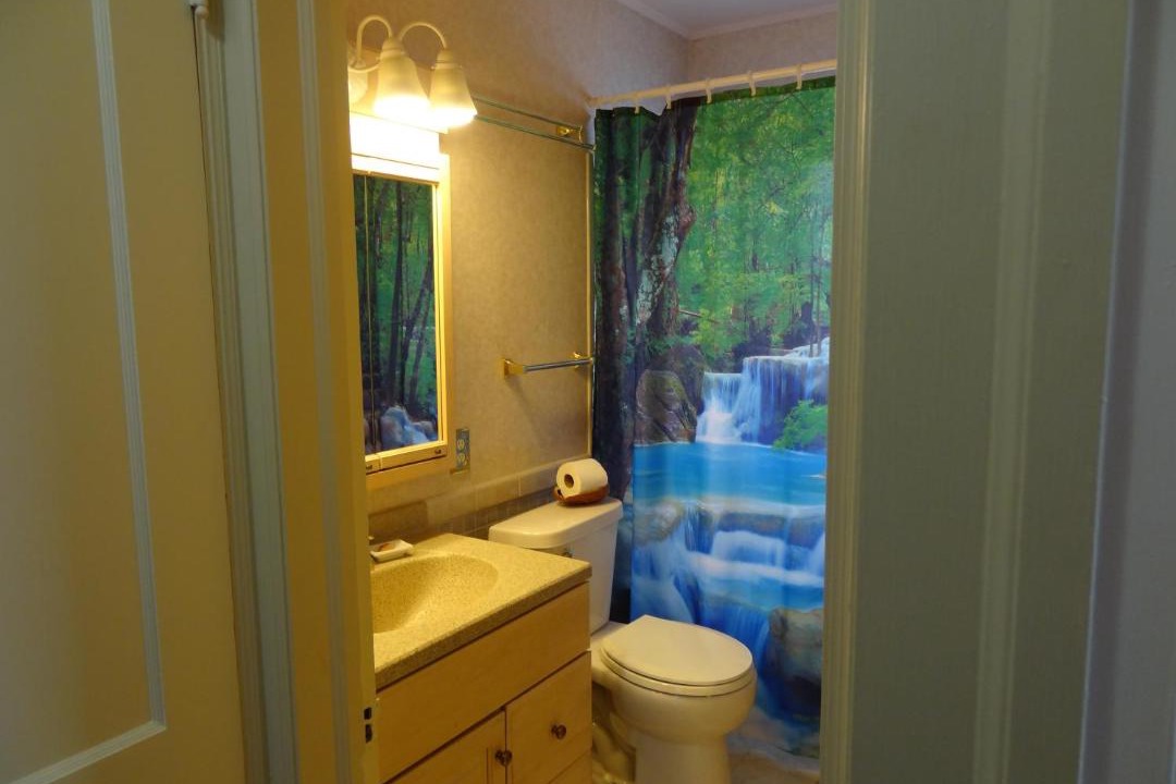 Photo of Bathroom in Kutzky Park