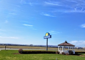 Days Inn by Wyndham Windsor Locks / Bradley Intl Airport