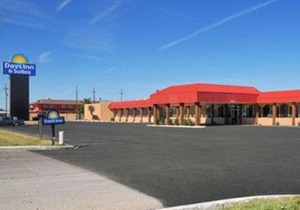Days Inn & Suites by Wyndham Clovis