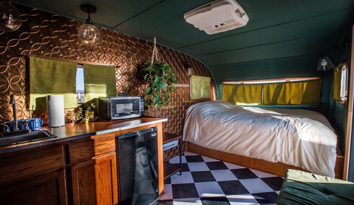 Room (Esmerelda 23; 1951 Spartanette)