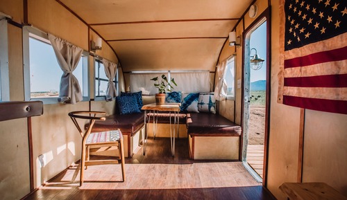 Room (Christopher 32' 1951 Royal)