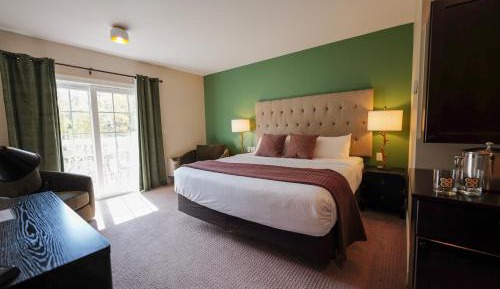 Courtyard King Room