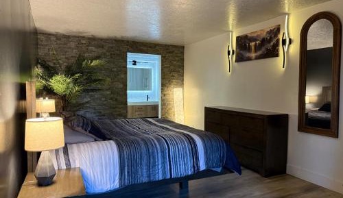 Deluxe King Suite