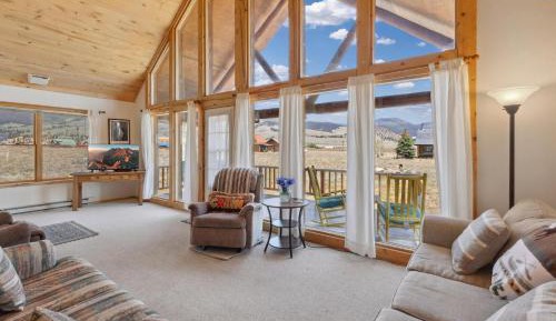 Three-Bedroom Vacation Home 