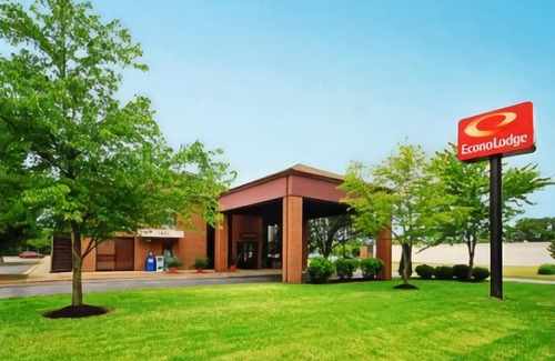 Clinton Hotel | Econo Lodge Andrews AFB