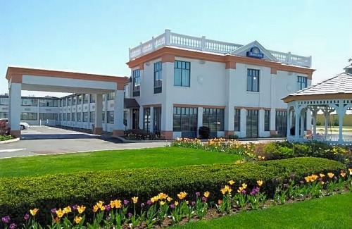 Windsor Locks Hotel | Days Inn by Wyndham Windsor Locks / Bradley Intl Airport