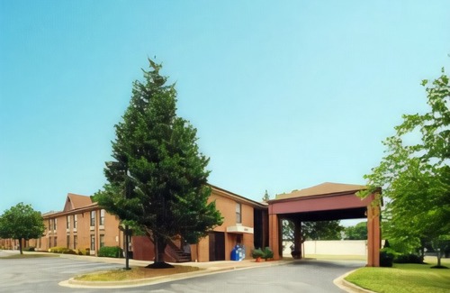 Clinton Hotel | Econo Lodge Andrews AFB