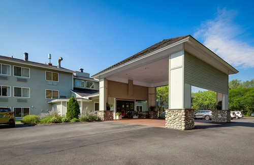 South Burlington Hotel | Best Western Plus Windjammer Inn & Conference Center