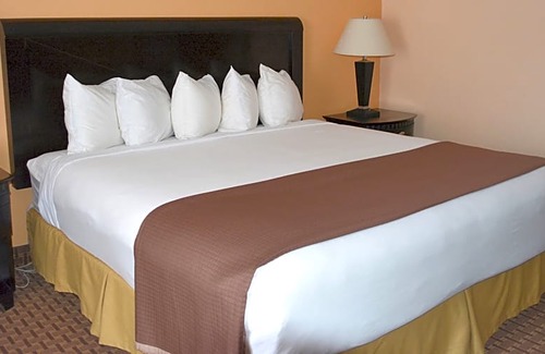 East Windsor Hotel | Baymont by Wyndham East Windsor Bradley Airport