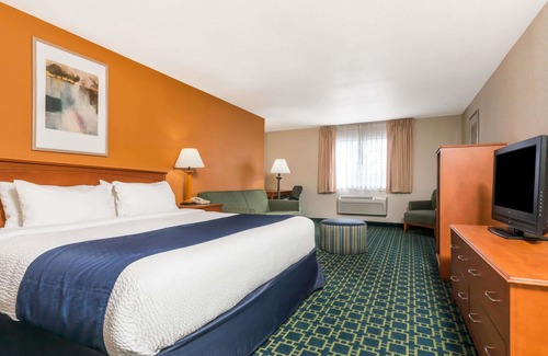 Southside Hotel | Baymont by Wyndham Santa Fe