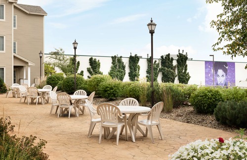 Chanhassen Hotel | Country Inn & Suites by Radisson, Chanhassen, MN
