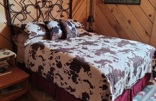 Medanales House | A perfectly peaceful stay on a working horse ranch in Abiquiu Valley