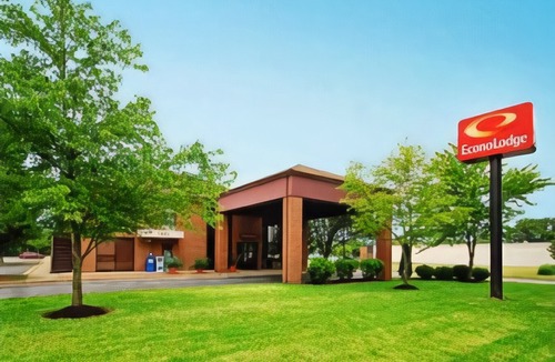 Clinton Hotel | Econo Lodge Andrews AFB