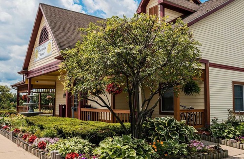 Grand Rapids Hotel | Econo Lodge Inn & Suites