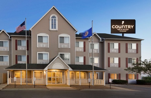 Owatonna Hotel | Country Inn & Suites by Radisson, Owatonna, MN