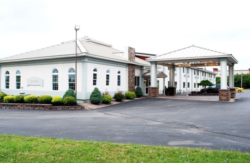 Watertown Hotel | Travelodge by Wyndham Watertown