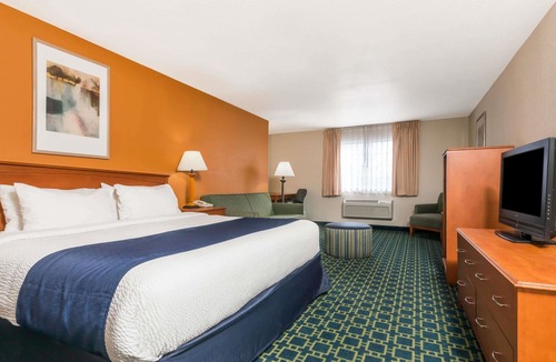 Southside Hotel | Baymont by Wyndham Santa Fe