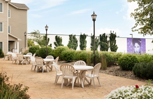 Chanhassen Hotel | Country Inn & Suites by Radisson, Chanhassen, MN
