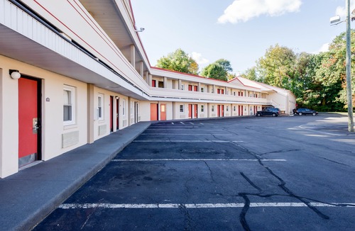 West Springfield Hotel | Econo Lodge West Springfield Hwy 5
