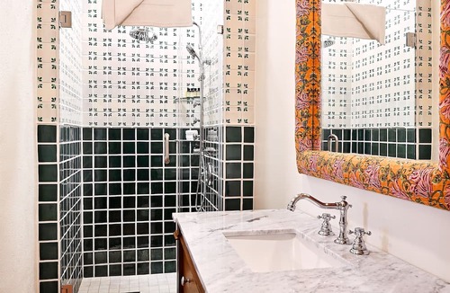 Historic Eastside Bed & Breakfast | Dos Hermanas Casita 8 | Cozy Downtown | Studio