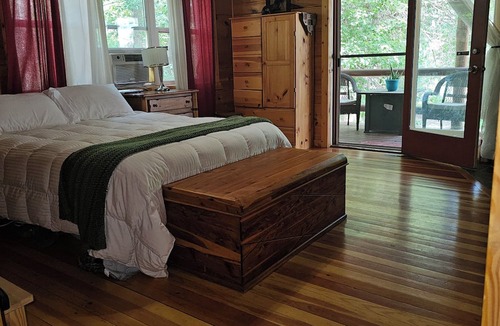 Siren Cabin | Private Cabin in the Woods.on a Lake. Family and Dog Friendly