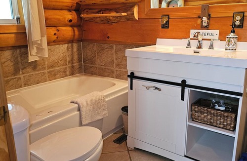 Siren Cabin | Private Cabin in the Woods.on a Lake. Family and Dog Friendly