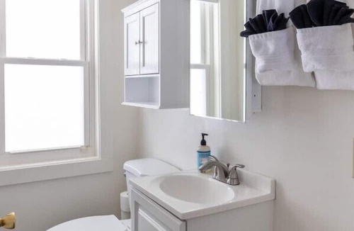 Waterbury Apartment | 1 Bedroom Waterbury Cozy Haven