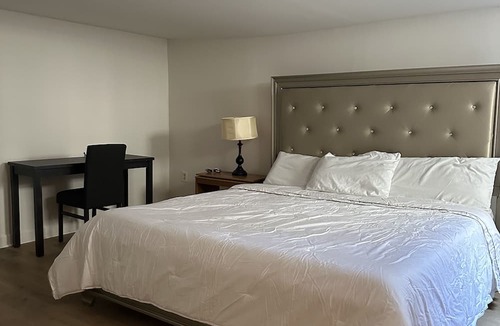 Easton House | Cozy and comfortable guest suite close to Easton and Airport.