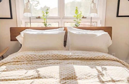 Nambe Pueblo House | Tesuque Adobe w/ Open Mountain & Valley Views