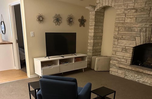 East Haven  Rutland County Apartment | Stylish Apartment with Fireplace